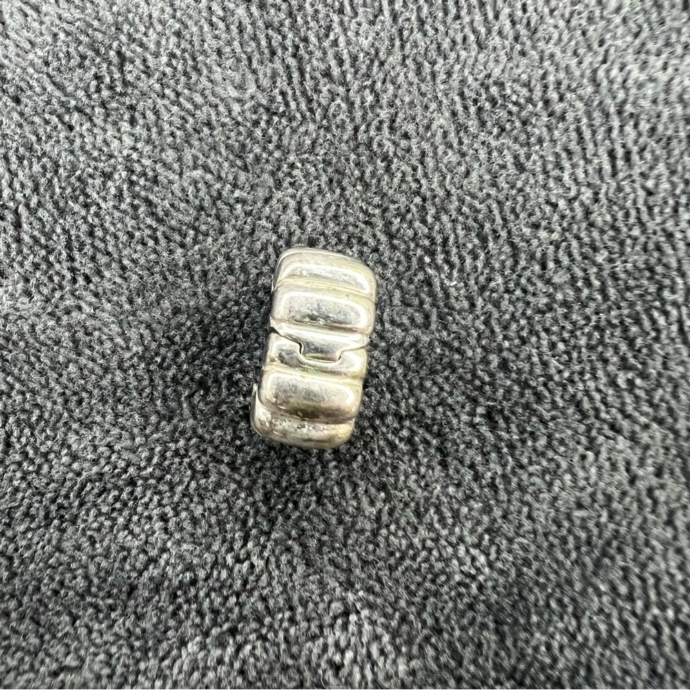 RETIRED Pandora Ribbed Grooved Clip Charm - Picture 2 of 4